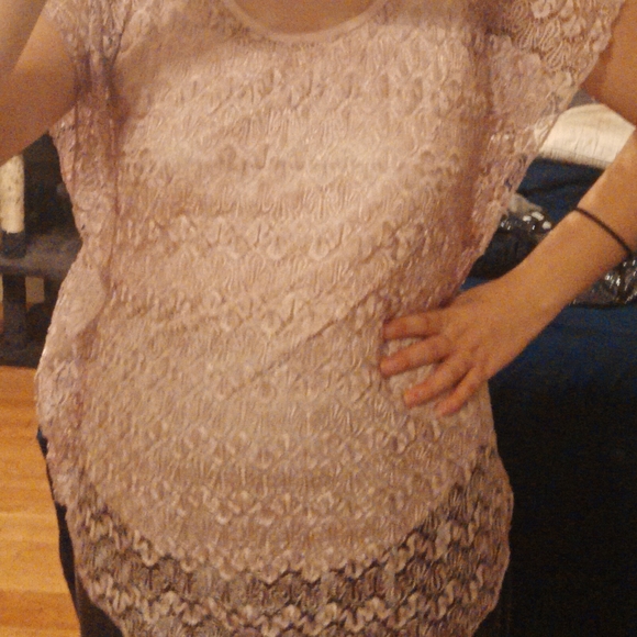 A pink lace blouse - Picture 9 of 13